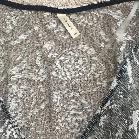 TYCHE LACY Shawl and Cover Up Rose Pattern One Size - Picture 7 of 11